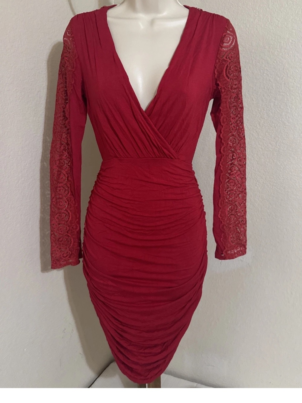 Women's Red Ruched Dress - Long Lace Sleeves, V-Neck, Fitted Stretch, Open Back
